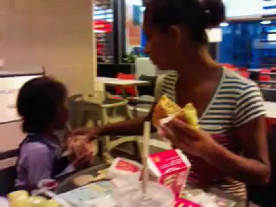 Eu tiica Mariia e José no mc donalds 1