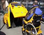 Tekerlekli sandalye ile binilen engelli taksisi