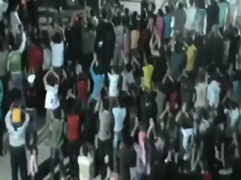 فري برس حماه المحتلة جنوب الملعب واروع الهتافات لقاشوش حماه رحماني 8 4 2012