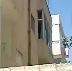 فري برس حمص الغوطة آثار القصف بالهاون  من قبل عصابات الاسد 8 4 2012 ج1