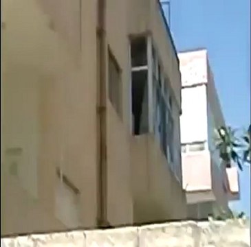 فري برس حمص الغوطة آثار القصف بالهاون من قبل عصابات الاسد 8 4 2012 ج1