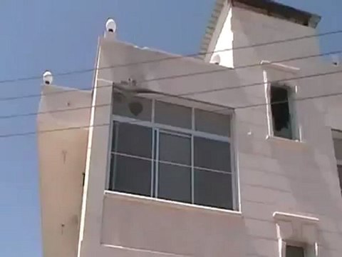 فري برس حلب اثار القصف على احد المنازل في عندان8 4 2012