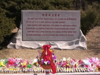 N.Koreans visit Kim Il-Sung's home town