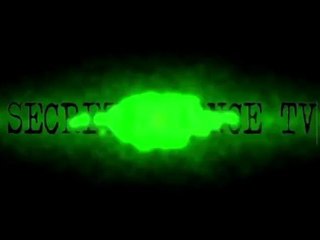 UFO .filmé d un avion.(zoom). 07.04. 2012