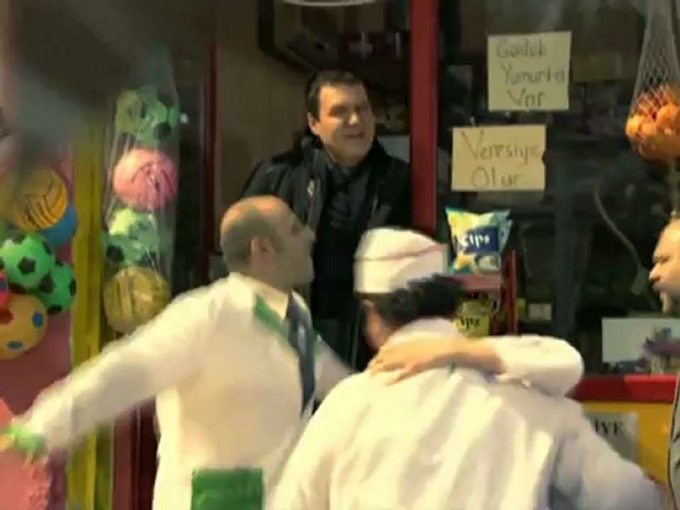 LEYLA İLE MECNUN'DA MECNUN'U BAYILTAN ŞARKI "BENİ SENSİZ BIRAKMA" MİTHAT KÖRLER