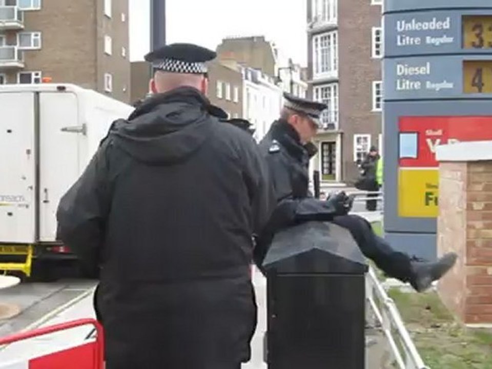 (HD) Met Police Forward Inteligence Team (FIT) at Occupy Oil - Februray 8, 2012