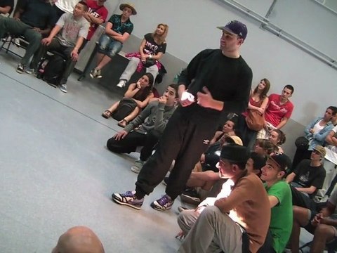 OFFICIEL Kingz Of Montpellier / Quart de finale trick power moves : Victaz vs Mose