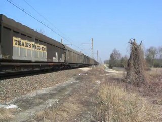 Un fret privé tracté par la BR-186-174-9 passe à Gevrey