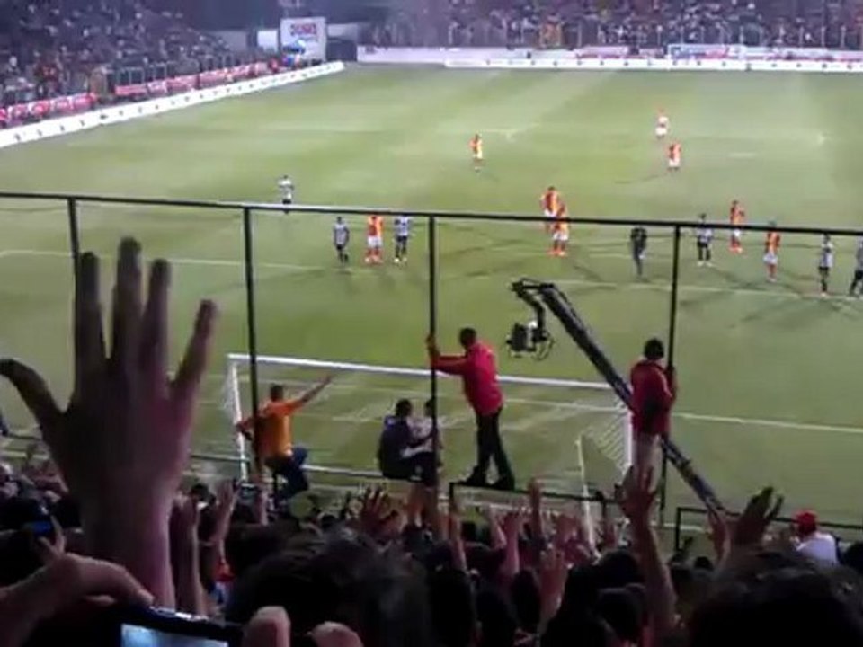 Muslera'nın Manisaspor'a attığı penaltı golü (tribün çekimi)