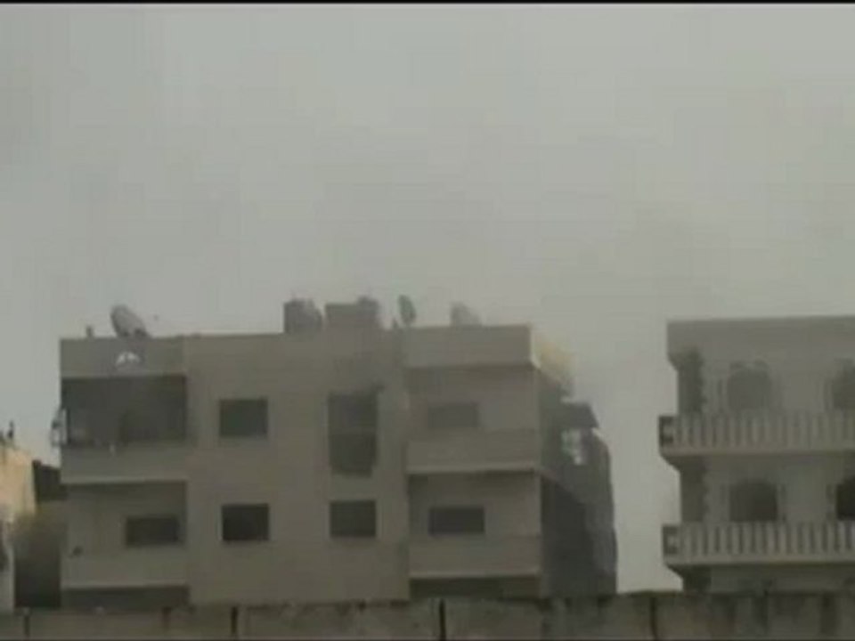 فري برس  حماة المحتلة الجيش السوري يقصف الابنية في حي الاربعين