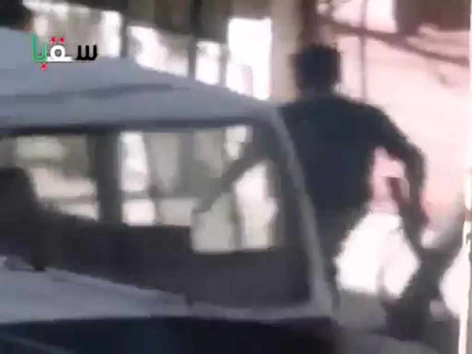 فري برس ريف دمشق سقبا تحليق طيران حربي منخفض منذ الصباح 9 4 2012 ج3