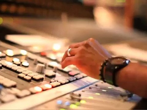 Under The Mistletoe Webisode - Usher and Justin in the Studio (The Christmas Song - Chestnuts) - YouTube
