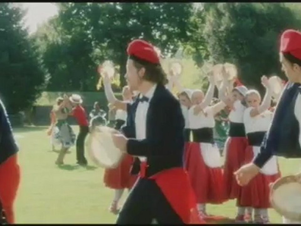 ENSEMBLE NOUS ALLONS VIVRE UNE TRES, TRES GRANDE HISTOIRE D'AMOUR - Bande-annonce VF