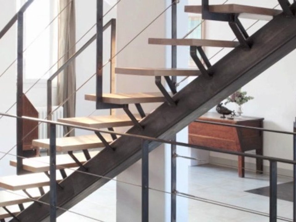 ESCALIERS DECORS - Escalier avec limon central