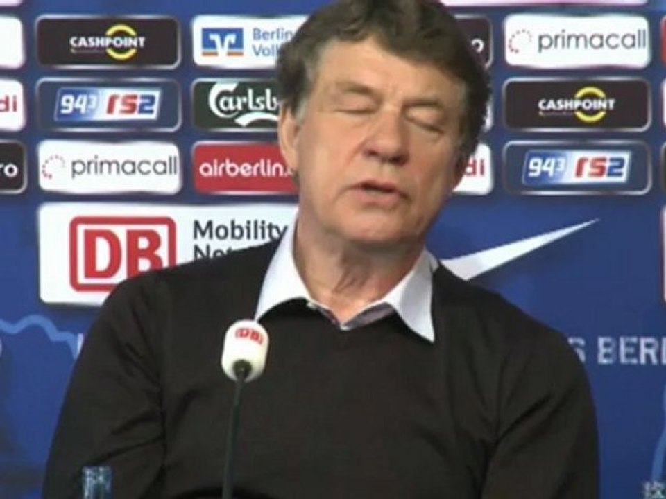 Otto Rehhagel bleibt vor Freiburg-Spiel stur
