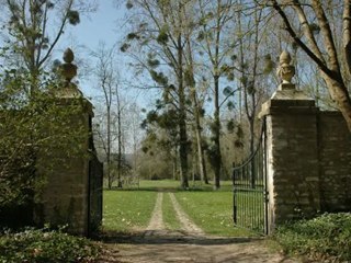 A VENDRE CHATEAU DIRECTOIRE A 75KM DE PARIS