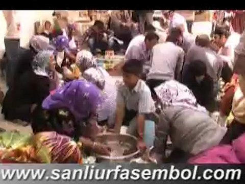 ŞANLIURFA ÇİĞ KÖFTE VE İSOT YARIŞMASI DÜZENLENDİ