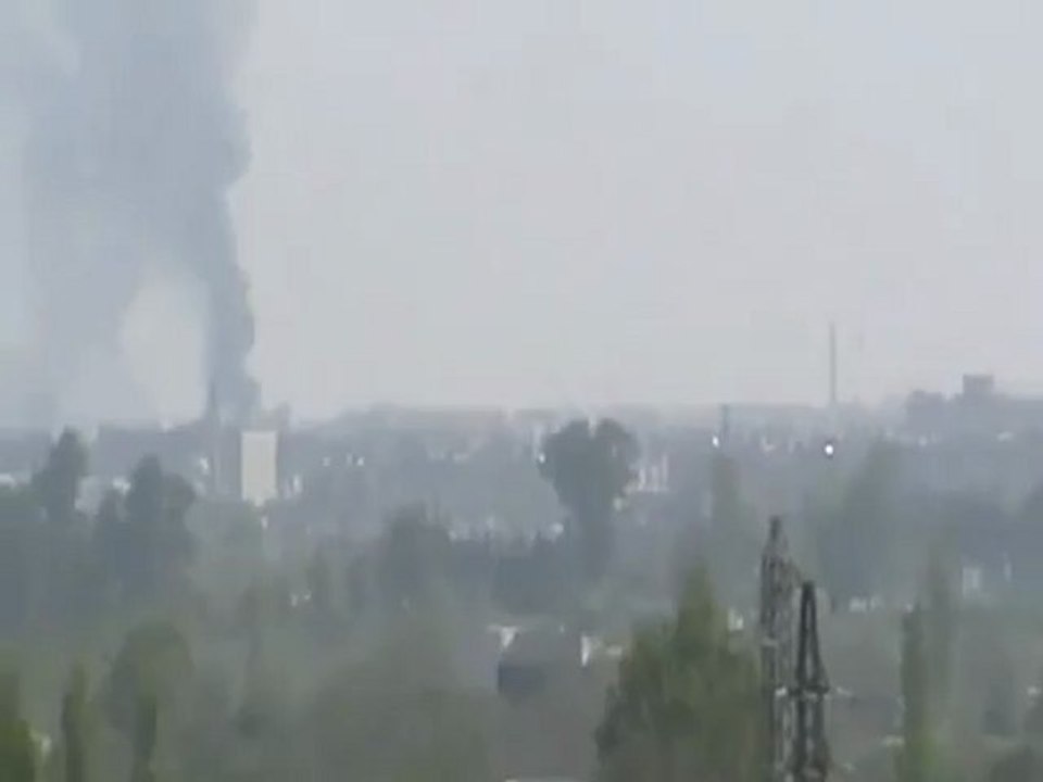 فري برس حمص قصف عنيف على كافة احياء حمص 10 4 2012 ج3