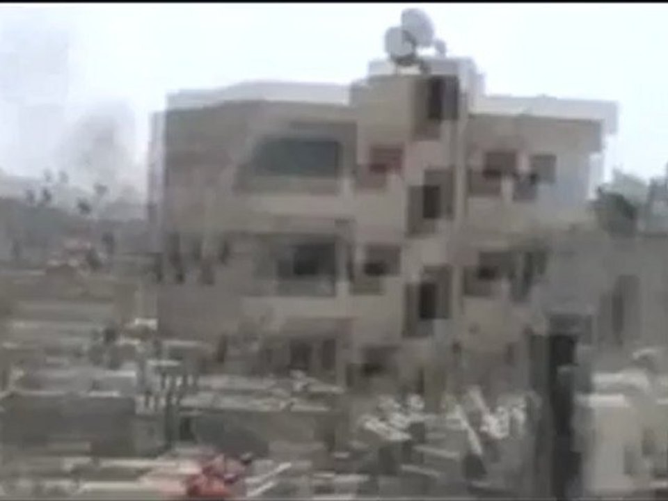فري برس حمص البياضة قذائف تنهال بشكل غير طبيعي على الحي 10 4 2012