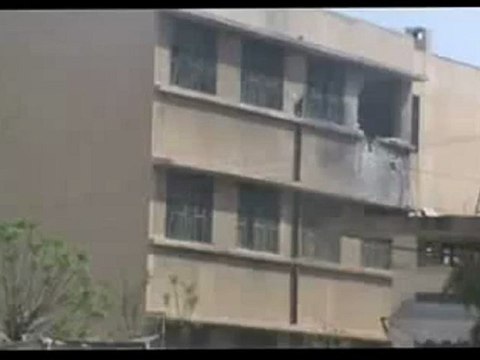 فري برس حمص إستهداف مدرسة كان يقطنها عائلات لاجئة من أحياء مجاورة لحي البياضة هرباً من الدمار في أحيائهم