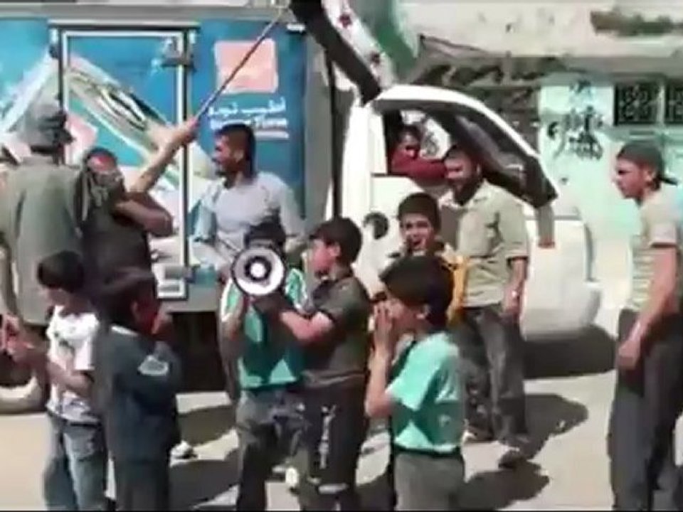 فري برس حمص الرستن مظاهرة رائعة لاطفال الرستن 10 4 2012