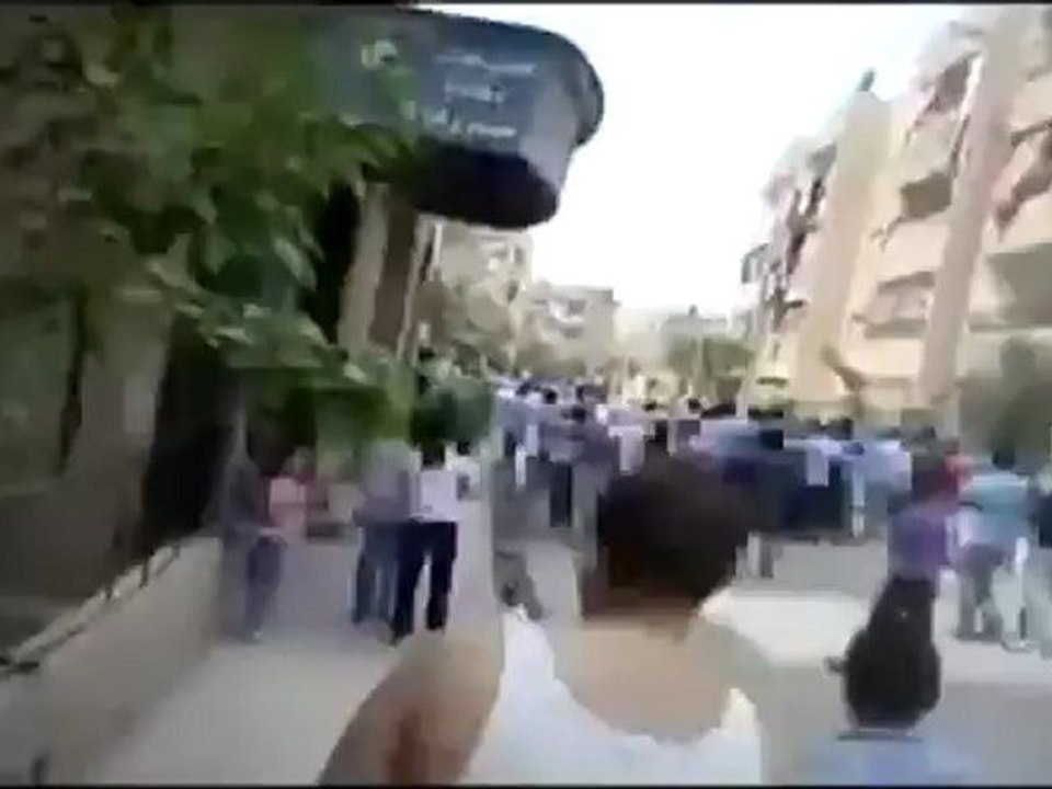 فري برس الرقة مظاهرة طلابية في حي الثكنة 10 4 2012 ج1