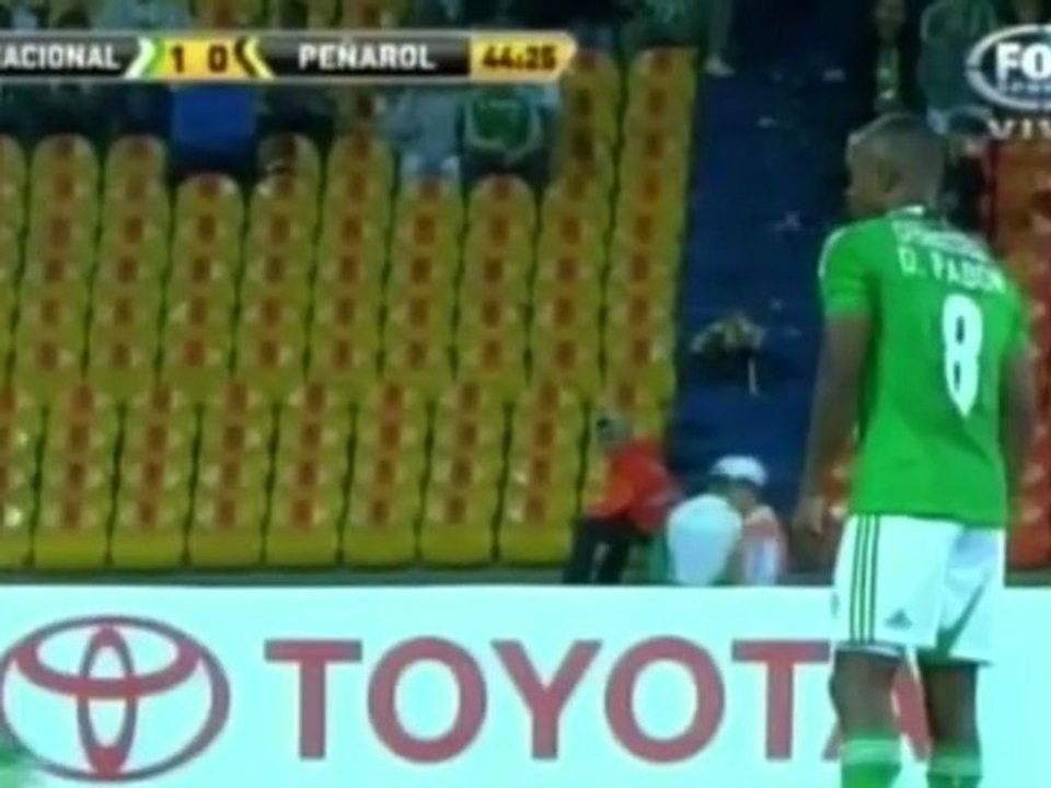 Un coup franc surpuissant fabuleux