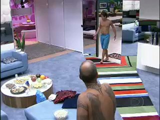 FAEL DÁ SUSTO EM NOEMI