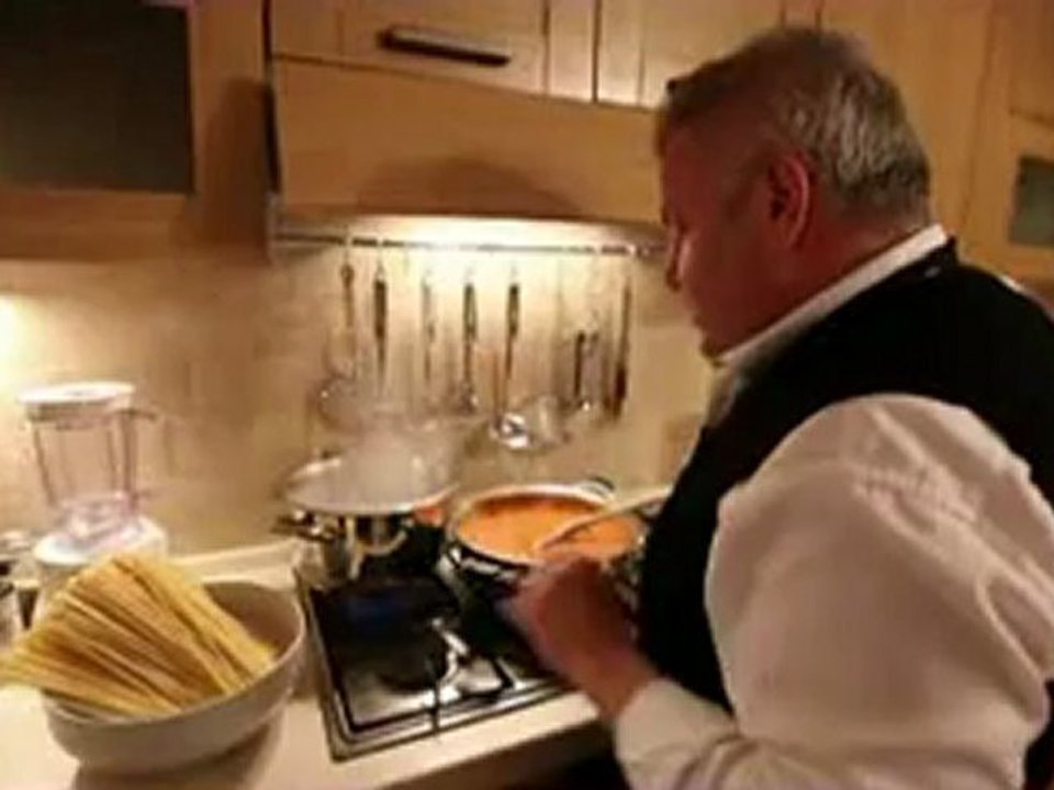 How To Cook Traditional Italian Spaghetti Bolognese