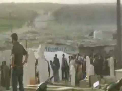 فري برس حماة المحتلة كفرزيتاالهجوم بالدبابات على تشييع الشهداء 10 04 2012