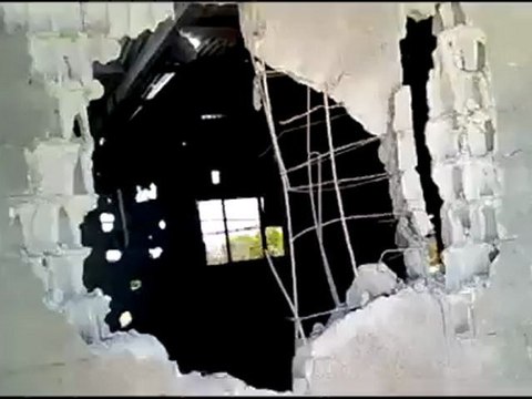 فري برس ريف دمشق مسرابا قصف عشوائي على البيوت وحظائر المواشي 10 4 2012