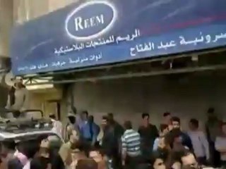 U.N. monitors face angry citizens in Syria