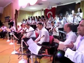 ÖĞRENCİLER MÜZİK ZİYAFETİ VERDİ