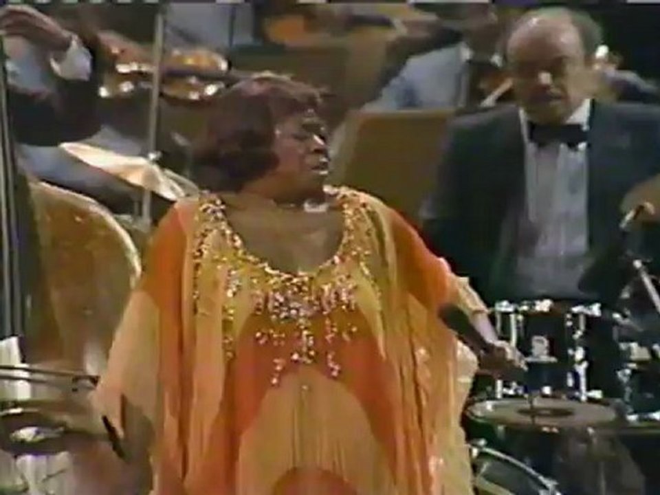 SARAH VAUGHAN “Send in the Clowns” w/ the Boston Pops Orchestra