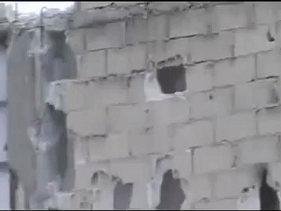 فري برس حمص قصف عنيف على الأبنية السكنية في حي جورة الشياح11 4 2012