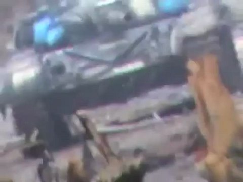 فري برس حمص القرابيص انتشار الدبابات في الحي وتطلق النار على المنازل 11 4 2012