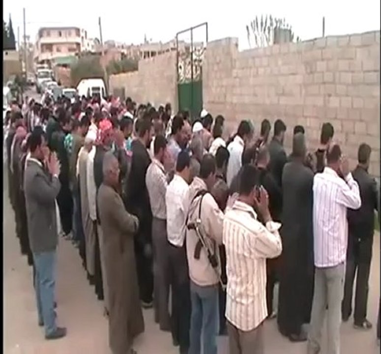 فري برس حلب عندان الصلاة على الشهيد محمد خليفة11 4 2012