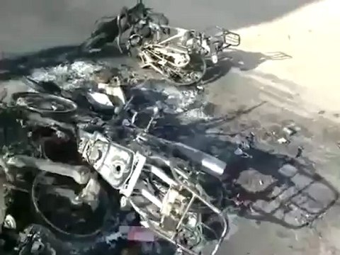 فري برس حلب تل رفعت حرق الدراجات النارية من قبل الجيش الاسدي 11 4 2012