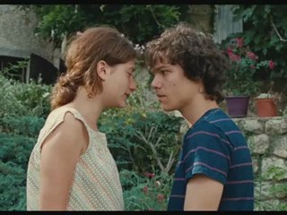 UN AMOUR DE JEUNESSE - Bande-annonce VF