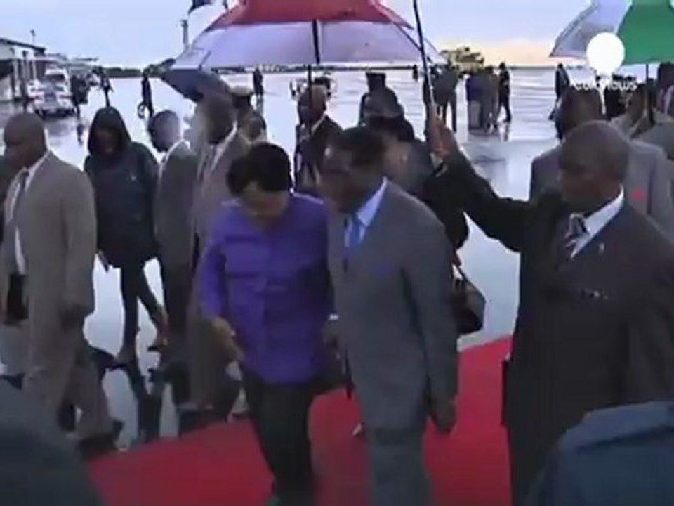 Zimbabve Cumhurbaşkanı dimdik ayakta