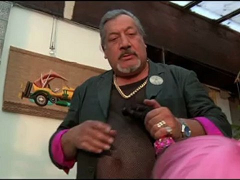 L'ORPHELINE AVEC EN PLUS UN BRAS EN MOINS - Bande-annonce VF