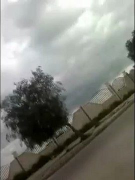 فري برس حماة المحتلة المتاريس والمصفحات امام أمن الدولة 12 4 2012 Hama