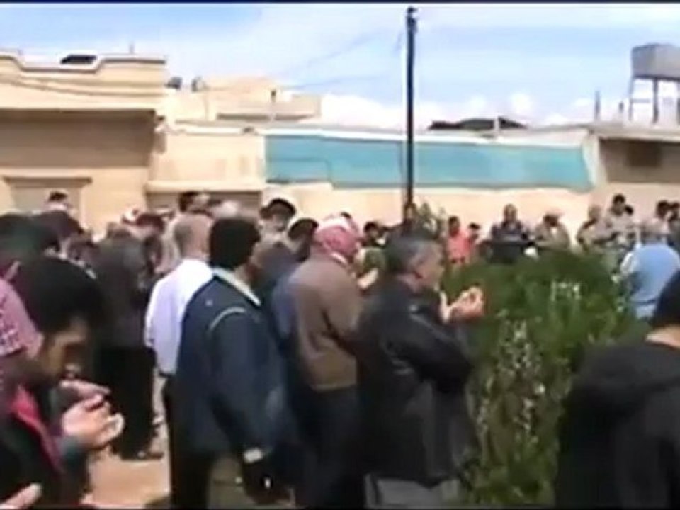 فري برس حمص القصير دفن الشهيد رضوان محمد علي جمرك 12 4 2012 Homs