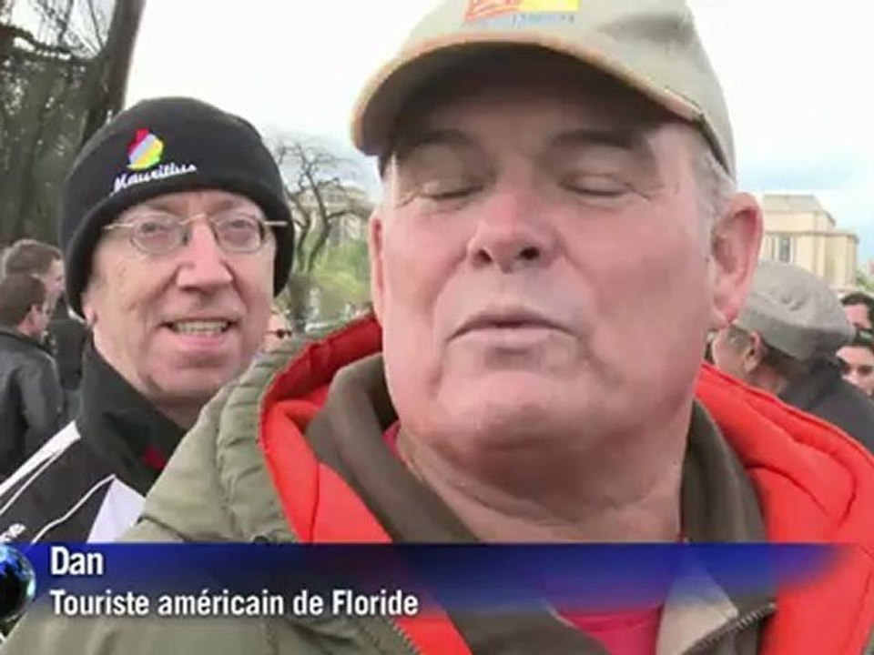 Ascenseurs hors service à la Tour Eiffel: longues files d'attente