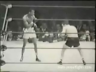 Sugar Ray Robinson fights Jake LaMotta