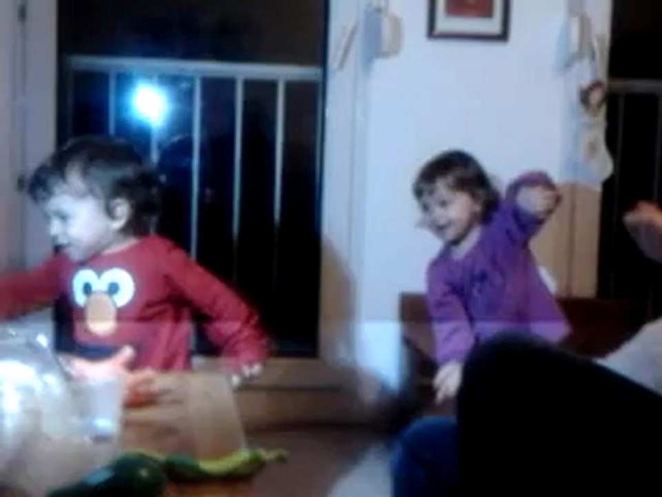 arthur danse avec Lily (2/03/12)