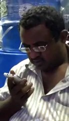 بدوي فاغر اول مرة يشوف جوال جالكسي(Samsung galaxy _S