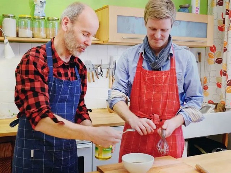 Corn salad / lamb's lettuce with red beet and walnuts