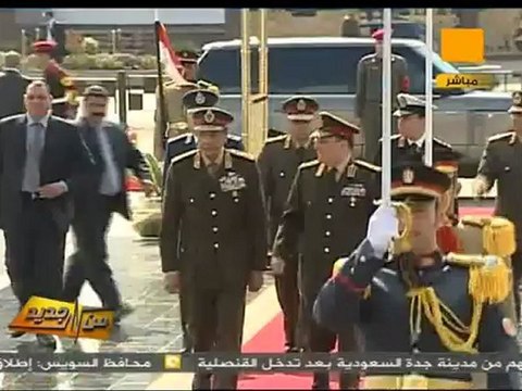 من جديد: المشير طنطاوي يضع إكليل من الزهور لشهداء مصر