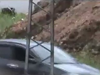فري برس حماه المحتلة الشبيحة  عند دوار الأربعين حماة 12 4 2012 Hama